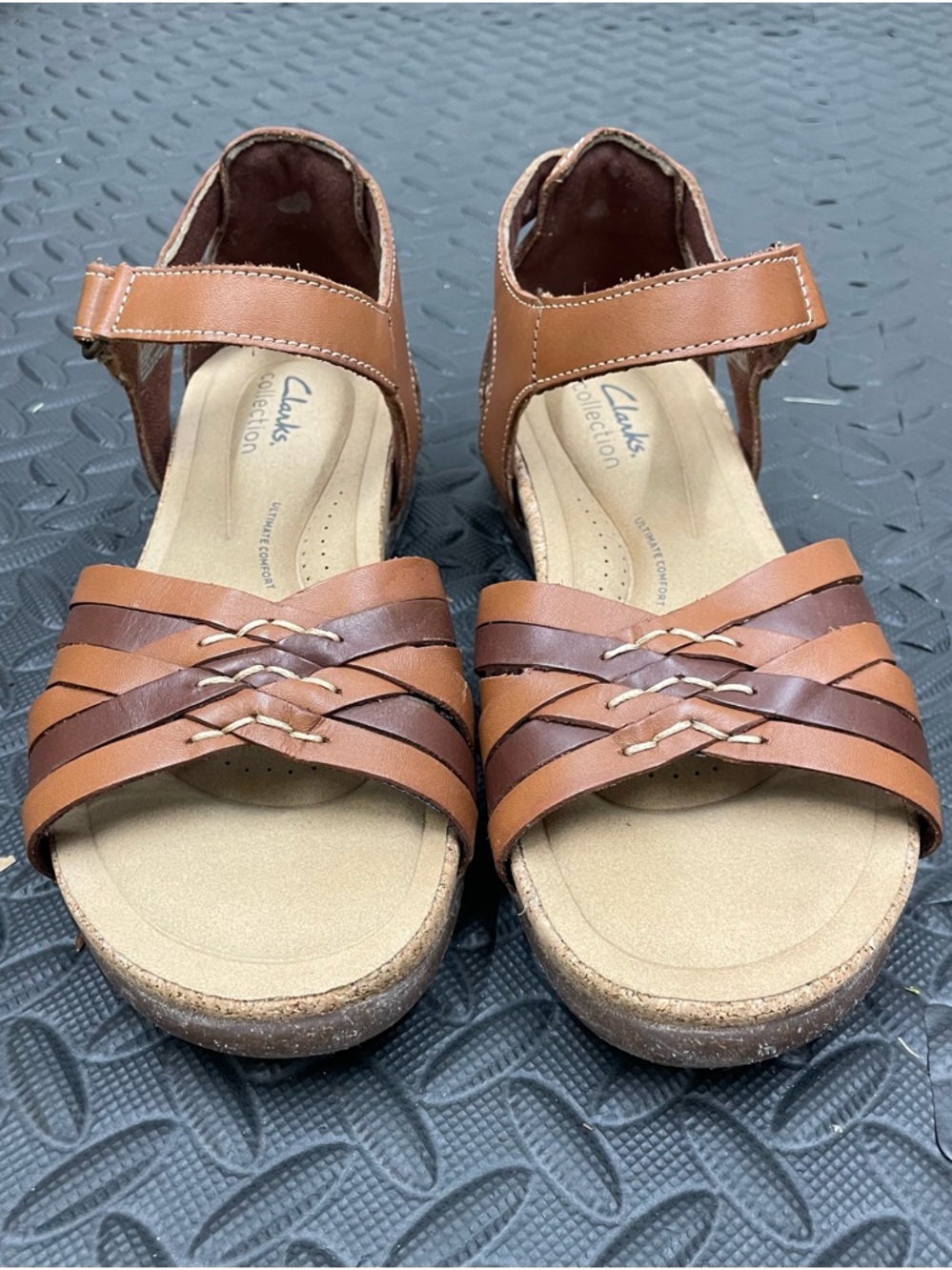 Clarks Collection Women's Brown Leather Strappy Comfort Sandals Size 7.5 M